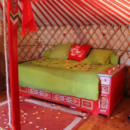 Luxury tent Les Yourtes Bourcominoises