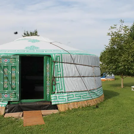 Luxury tent Les Yourtes Bourcominoises Bourg-et-Comin