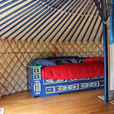 Luxury tent Les Yourtes Bourcominoises